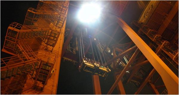 DL604-20XM遠程投光燈在深圳赤灣港岸吊照明中的應(yīng)用